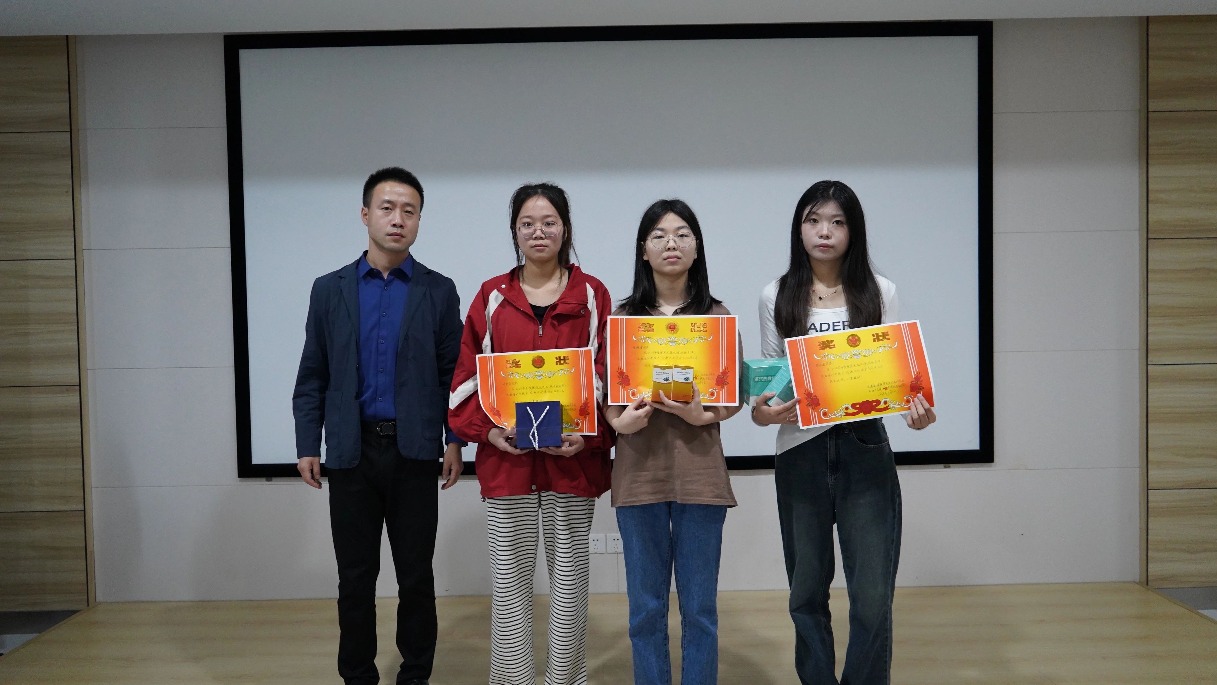 金狮贵宾会·宾至如归-尊贵显赫